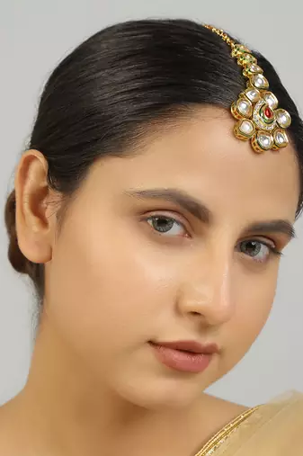 Red gold tone kundan maang tikka