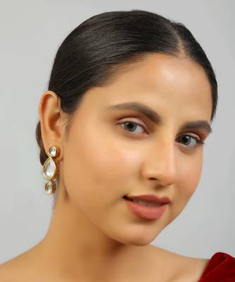 Tear drop shaped kundan earrings 1