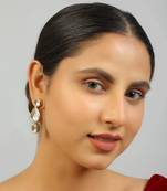 Tear drop shaped kundan earrings