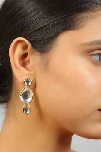 Tear drop shaped kundan earrings