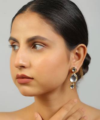 Tear drop shaped kundan earrings 3