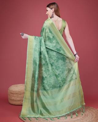 Green Handloom Silk Self Design With Golden Border Saree For Women With Blouse Piece 5