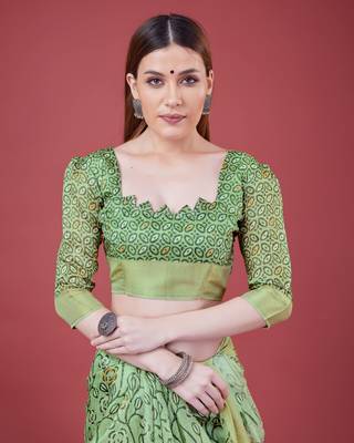 Green Handloom Silk Self Design With Golden Border Saree For Women With Blouse Piece 5