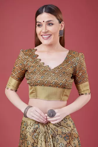 Brown Handloom Silk Self Design With Golden Border Saree For Women With Blouse Piece