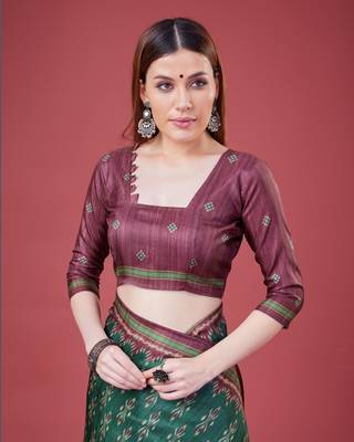 Green Ikat Silk Self Design With Golden Border Saree For Women With Blouse Piece 4