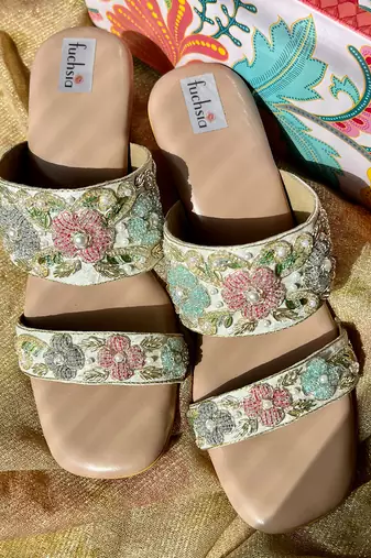Multicolour thread embroidered heels
