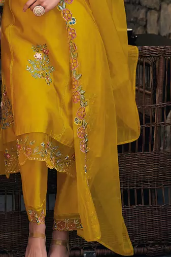 Vredevogel women kurta and trouser duppata set silk blend