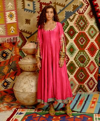 Hot pink slit sleeve anarkali set 2