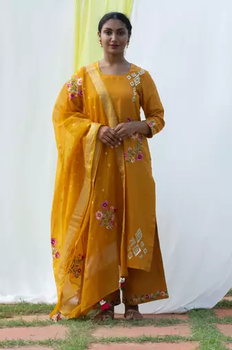 Parineeta - yellow suit set