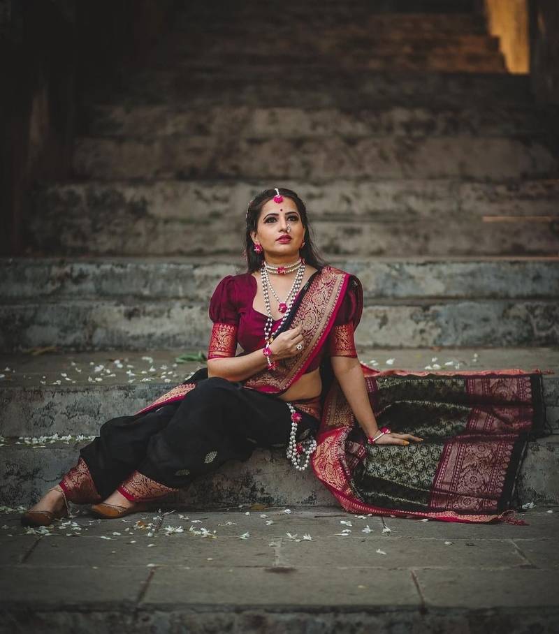 BLACK WOVEN KANJIVARAM SILK SAREE WITH BLOUSE PIECE