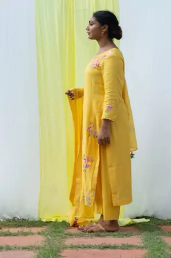 Titli - yellow suit set