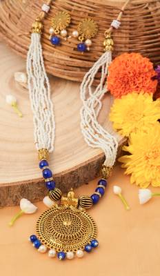 Gold Plated Pendant Necklace Set with White Pearls and Blue Bead 4