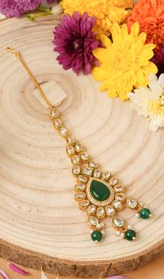 Traditional Kundan Maang Tikka in Green 1