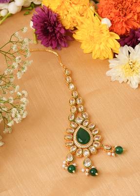 Traditional Kundan Maang Tikka in Green 2