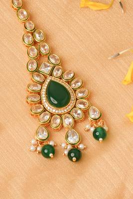 Traditional Kundan Maang Tikka in Green 3