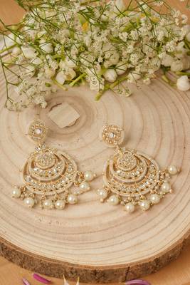 Classic Kundan Maang Tikka & Earring Set with Pearl Drops 2