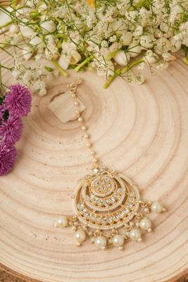 Classic Kundan Maang Tikka & Earring Set with Pearl Drops 4