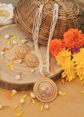 Traditional White Pearl Necklace Set with Gold Plated-Plated Sunflower Pendant 2