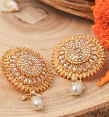 Traditional White Pearl Necklace Set with Gold Plated-Plated Sunflower Pendant 3