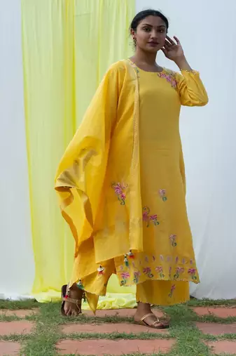 Titli - yellow suit set