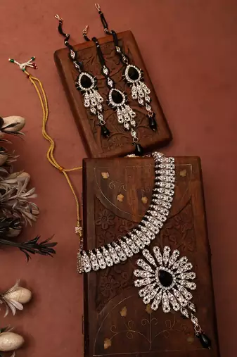 Brass Black Jewelry Set - Bold and Beautiful Ensemble