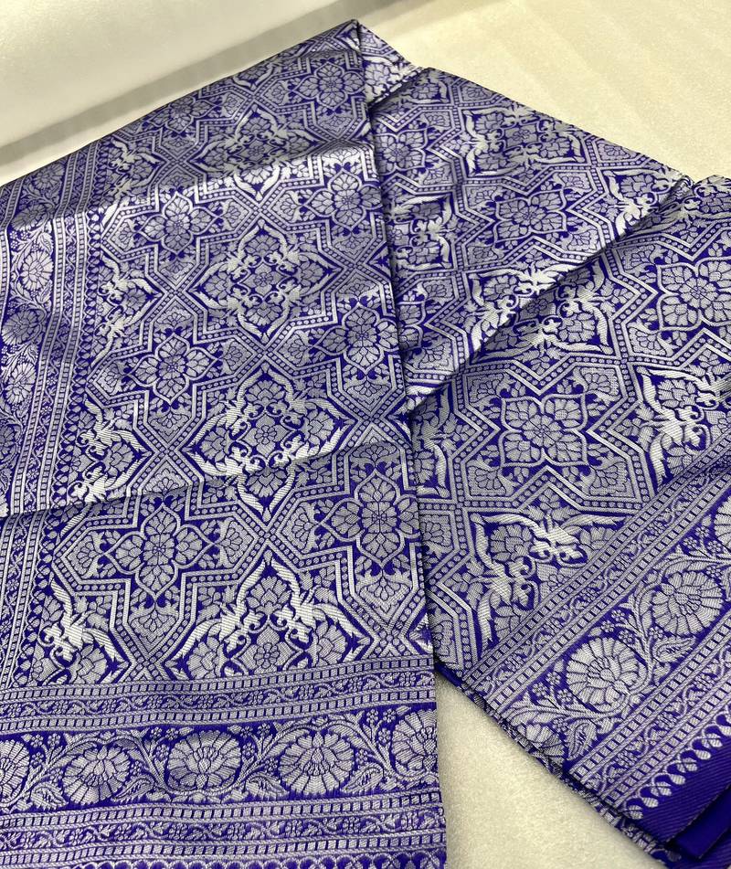ROYAL BLUE WOVEN KANJIVARAM SILK SAREE WITH BLOUSE PIECE