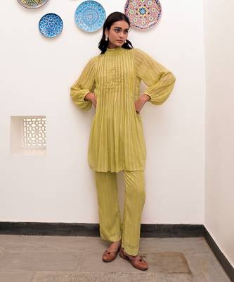 Pistavi zari textured kurti set 1