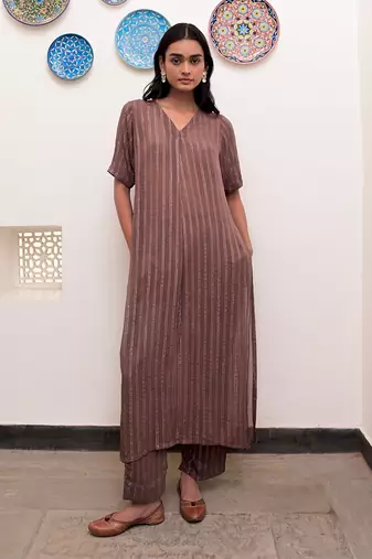 Gulkand zari textured kurta set