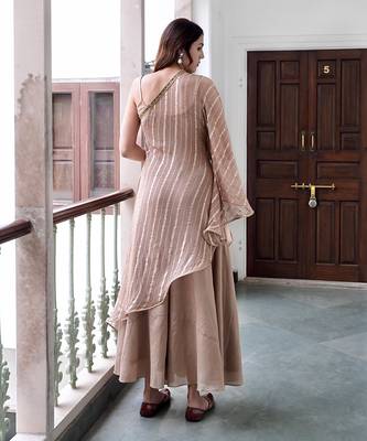 Sunehri zari textured kurta set 4