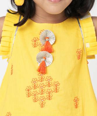 Khoochi poochi girls yellow kurta with dhoti 4