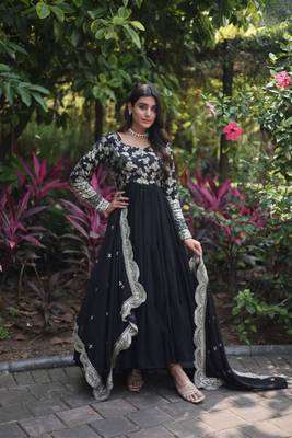 Elegant Black Anarkali Gown And Dupatta Set 1