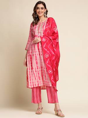 Pink printed regular gotta patti chanderi silk kurta with trousers & dupatta 1