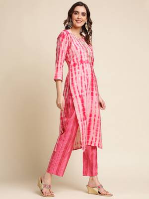 Pink printed regular gotta patti chanderi silk kurta with trousers & dupatta 4