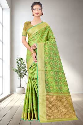 Green Woven Art Silk Saree With Blouse 1
