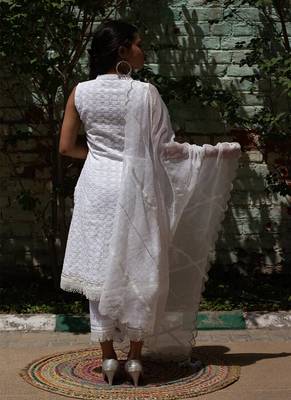 Kesar - Ivory Sleeveless Suit Set 2