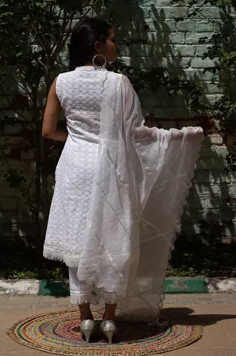 Kesar - Ivory Sleeveless Suit Set
