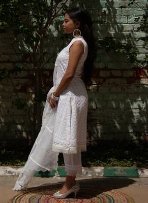 Kesar - Ivory Sleeveless Suit Set 3