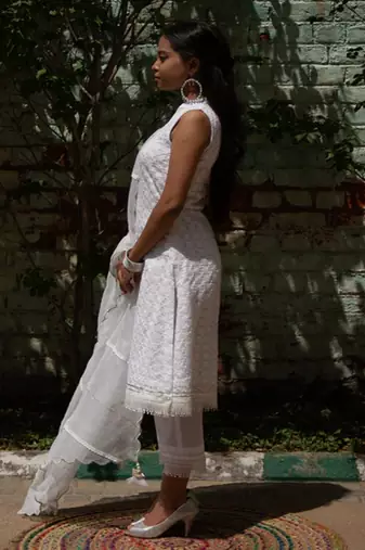 Kesar - Ivory Sleeveless Suit Set