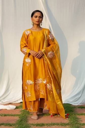 Lotus - Yellow Suit Set