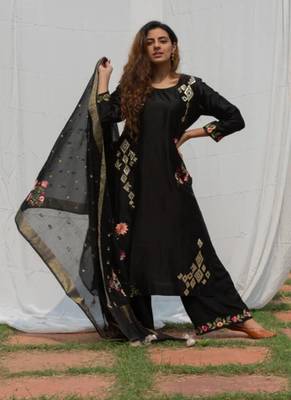 Parineeta - Black Suit Set 3