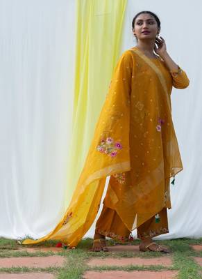 Parineeta - Yellow Suit Set 2