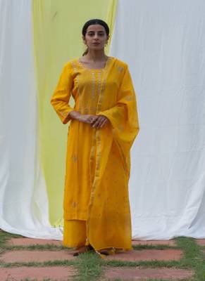 Raj - Yellow Suit Set 1