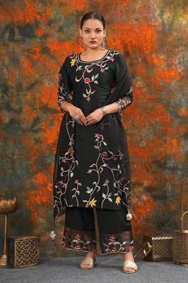 Sarla - Black Suit Set 2