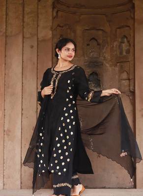 Meenakshi - Black Suit Set 1