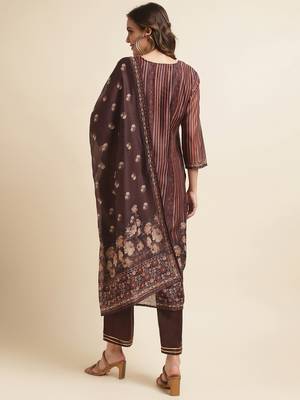 brown floral printed regular kurta with trousers & dupatta 3