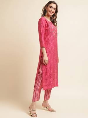 Pink printed regular sequinned kurta with trousers & dupatta 5