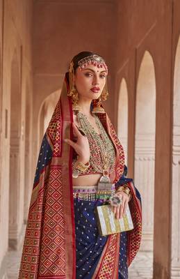 Elora Soft Silk Printed Patola Saree For Women (Navy Blue) 2