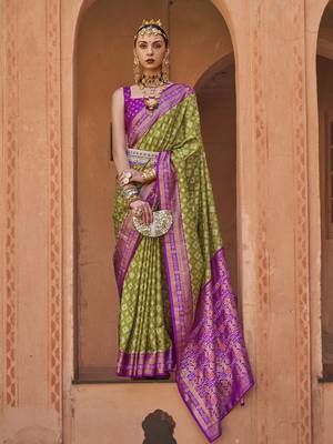 Elora soft silk printed patola saree for women (mahendi green) 1