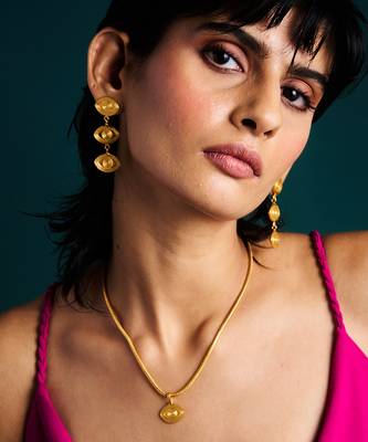 Drishti jewellery set with earrings and necklace 3
