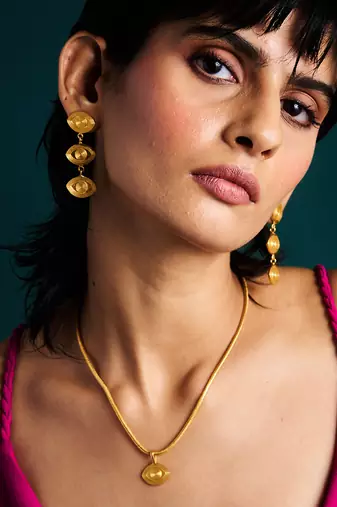 Drishti jewellery set with earrings and necklace